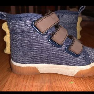 Cat and Jack Toddler/ Boys high top shoes size 5